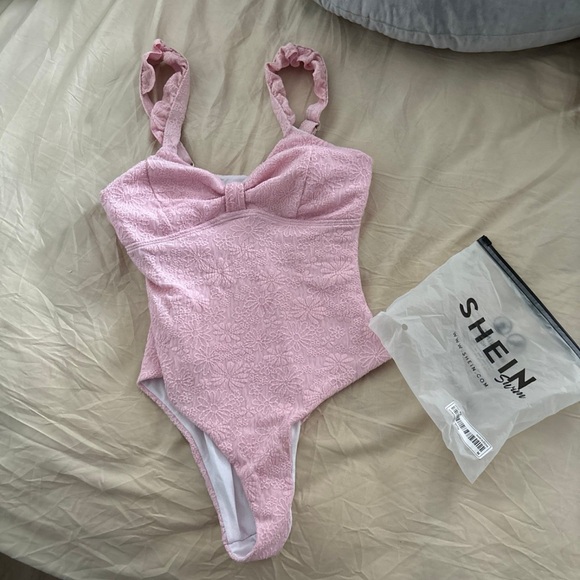 Shein 6 piece Summer Outfits Collection - Picture 2 of 7